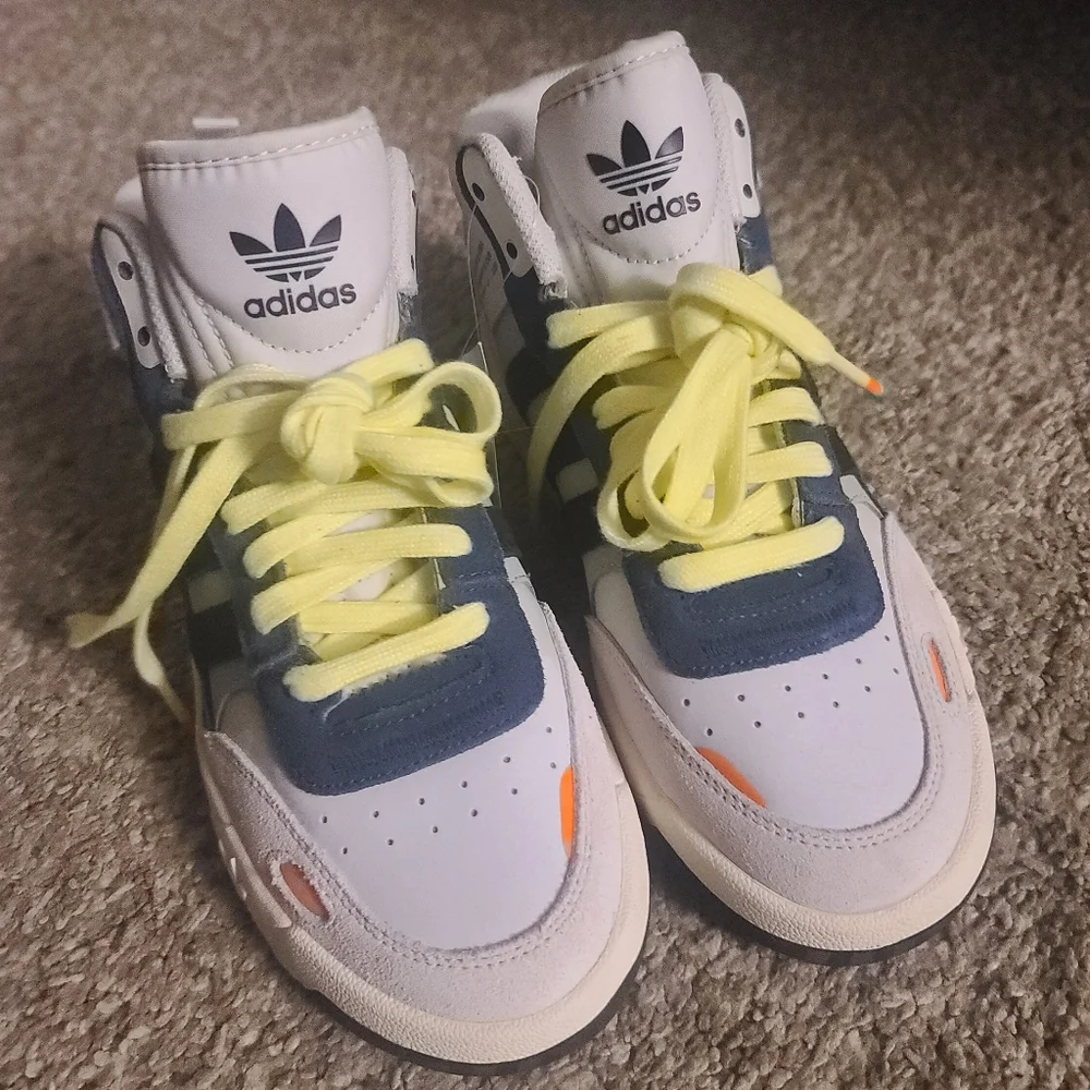 Adidas H00173 Shoes 5.5 or women's 6.5 - Picture 2 of 9